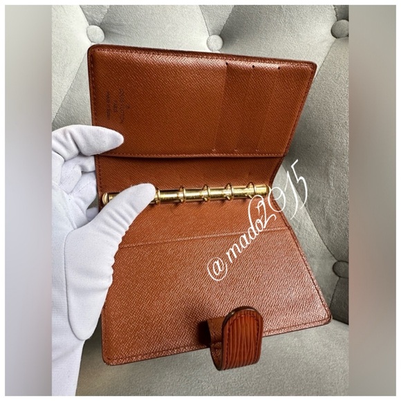 LOUIS VUITTON AGENDA - Picture 6 of 17